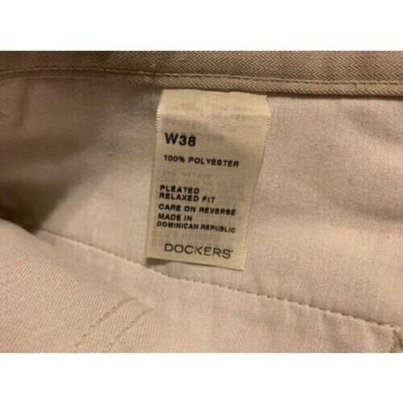 DOCKERS GOLF SIZE 38 BEIGE SHORTS - Picture 4 of 4